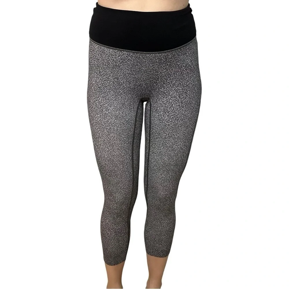 Lululemon Leggings Run the Day Crop Capri Workout Gym Size 6 Small